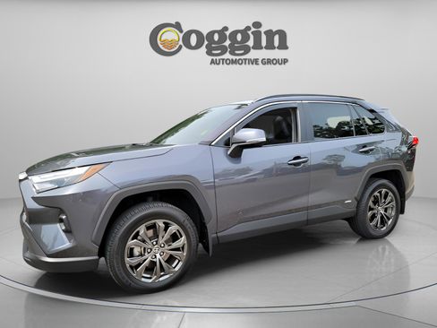 Used 2023 Toyota RAV4 XLE Premium image 3