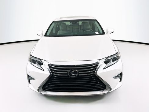 Used 2018 Lexus ES 350 w/ Premier Package FWD image 2