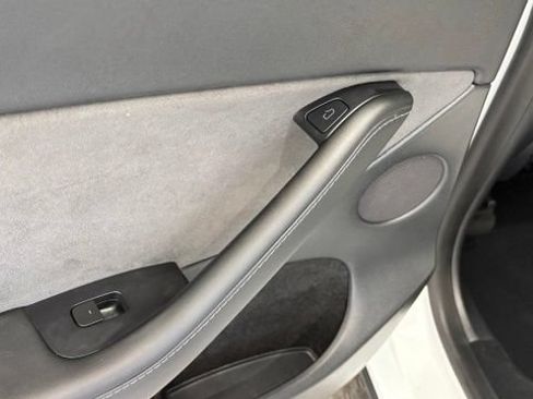 Used 2024 Tesla Model Y 2WD image 20