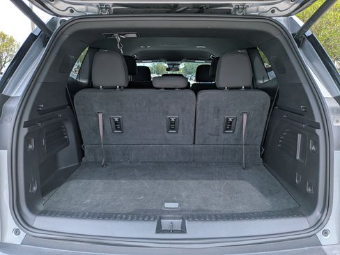 Used 2025 GMC Acadia Elevation FWD image 13