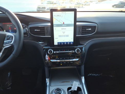 Used 2023 Ford Explorer Limited w/ Limited Technology Package image 16