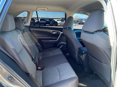 Used 2022 Toyota RAV4 XLE image 16