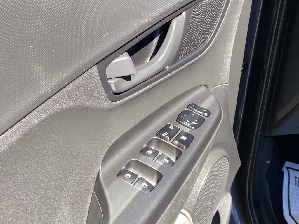 Used 2022 Hyundai Kona SE AWD/4WD image 12