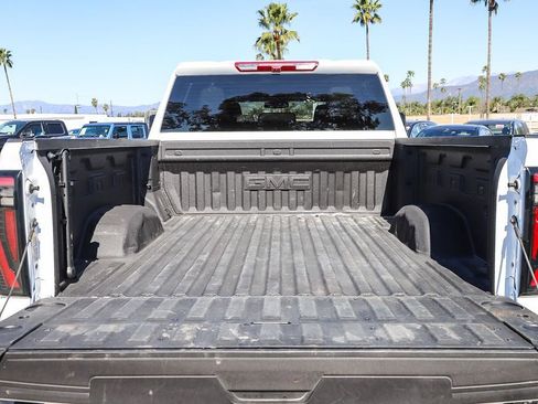 Used 2025 GMC Sierra 2500 AT4 image 31