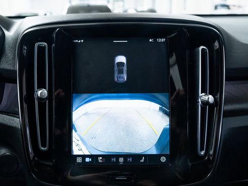 Used 2023 Volvo C40 P8 Recharge Plus w/ Climate Package image 13