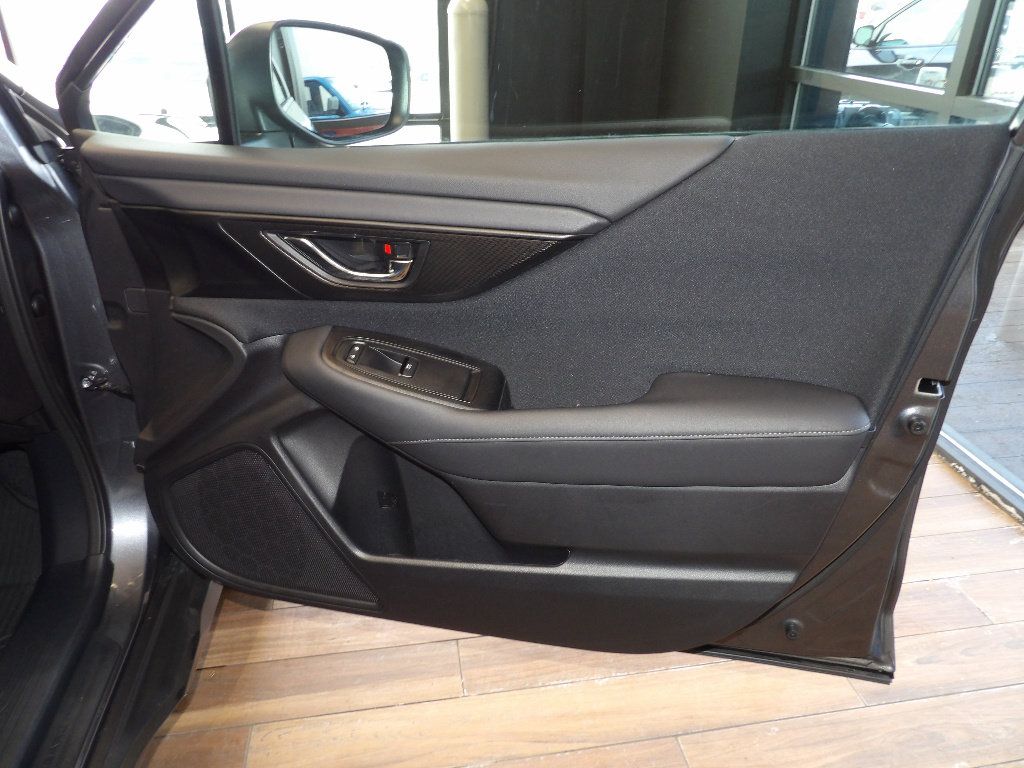 Used 2025 Subaru Outback Premium AWD/4WD image 12