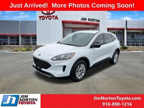 Used 2022 Ford Escape SE w/ Convenience Package FWD image 3