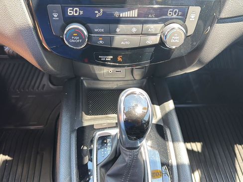 Used 2020 Nissan Rogue SV FWD image 18