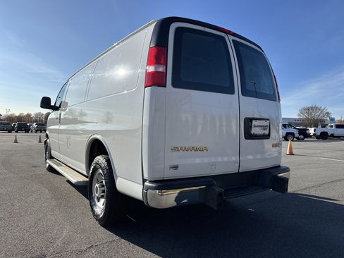Used 2022 GMC Savana 2500 image 8