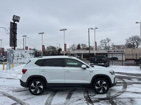 Used 2023 Volkswagen Taos SE image 6