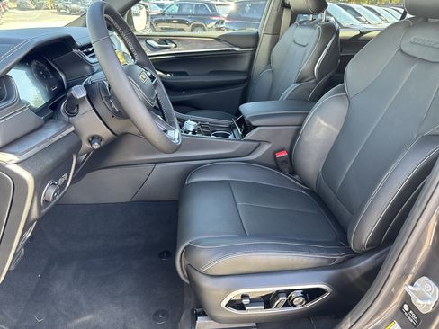 New 2025 Jeep Grand Cherokee L Overland w/ Luxury Tech Group IV AWD/4WD image 16