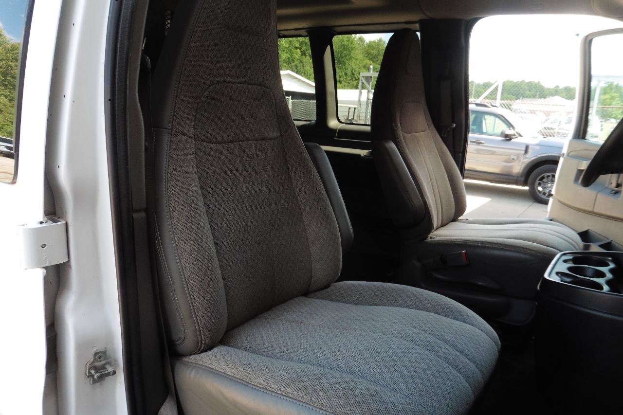 Used 2017 Chevrolet Express 2500 LT w/ LT Preferred Equipment Group RWD image 31