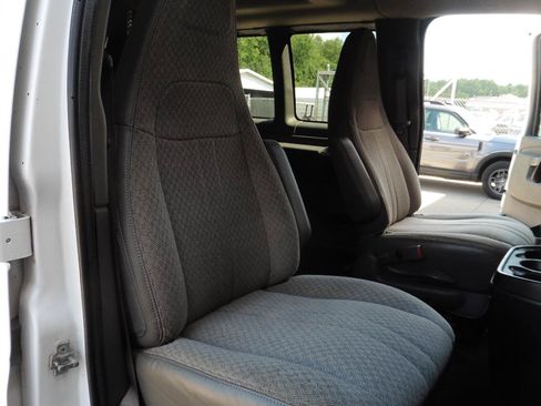 Used 2017 Chevrolet Express 2500 LT w/ LT Preferred Equipment Group RWD image 31