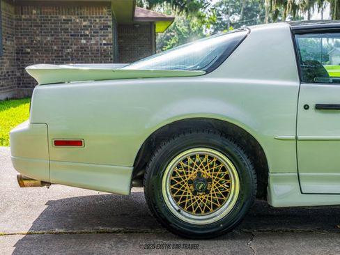 Used 1989 Pontiac Firebird Trans Am RWD image 10