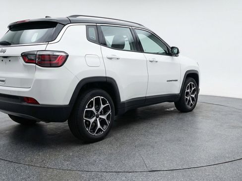 Used 2025 Jeep Compass Limited image 9