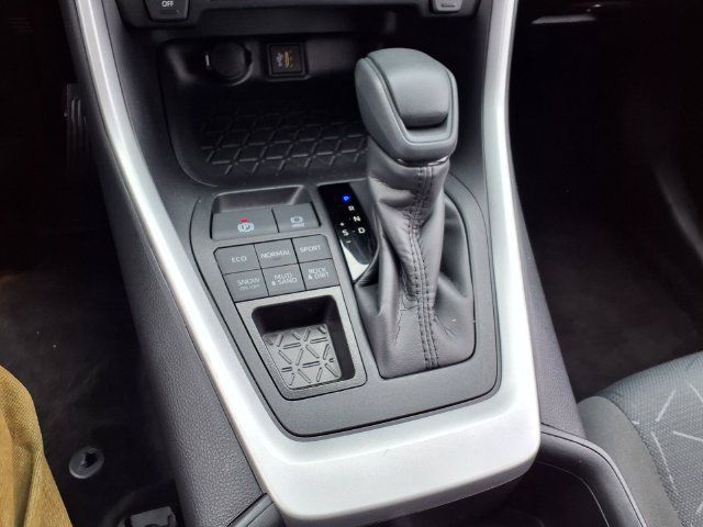 Used 2025 Toyota RAV4 XLE AWD/4WD image 32