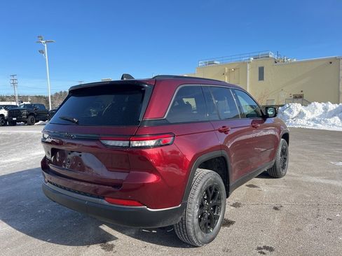 New 2026 Jeep Grand Cherokee Laredo image 7