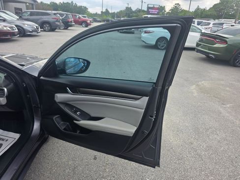 Used 2019 Honda Accord LX image 10