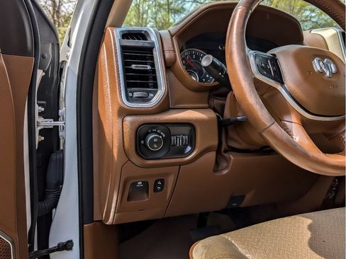 Used 2020 RAM 1500 Laramie AWD/4WD image 20