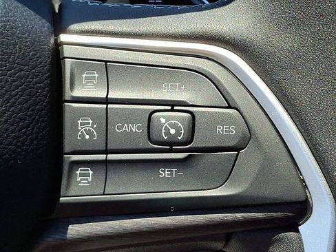 Used 2024 Jeep Grand Cherokee L Limited w/ Luxury Tech Group II AWD/4WD image 23