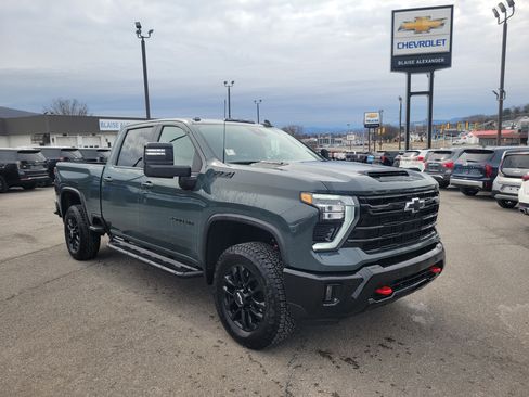 Used 2025 Chevrolet Silverado 2500 LT w/ Trail Boss Package image 1
