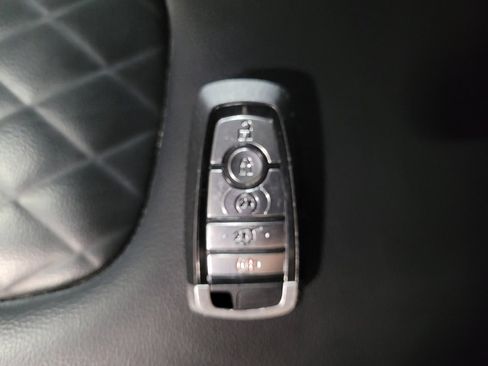 Used 2024 Ford Edge Titanium image 32