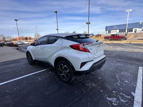 Used 2018 Toyota C-HR image 5
