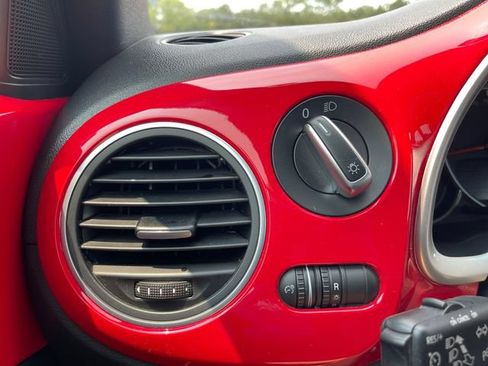 Used 2019 Volkswagen Beetle 2.0T FWD image 27