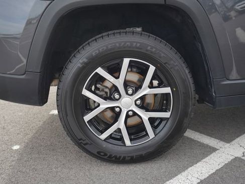 Used 2024 Jeep Grand Cherokee Limited image 41