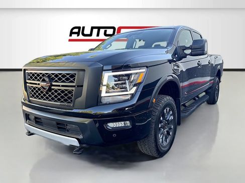 Used 2024 Nissan Titan PRO-4X AWD/4WD image 3