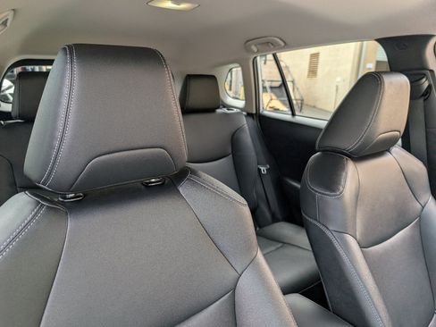 Used 2026 Toyota Corolla Cross XLE FWD image 3