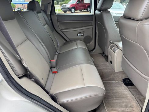 Used 2009 Jeep Grand Cherokee Laredo AWD/4WD image 23