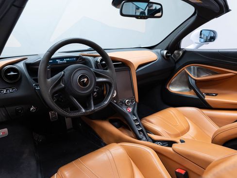 Used 2020 McLaren 720S Luxury RWD image 11