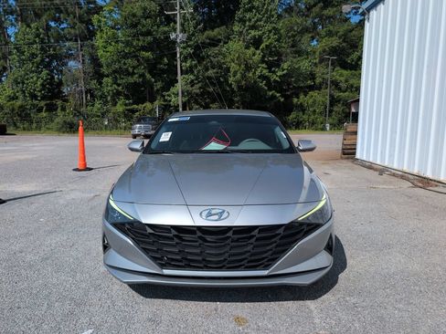 Used 2022 Hyundai Elantra SEL w/ Cargo Package FWD image 3