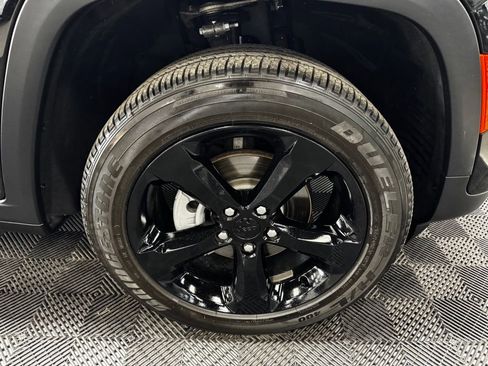 Used 2024 Jeep Grand Cherokee Altitude RWD image 18