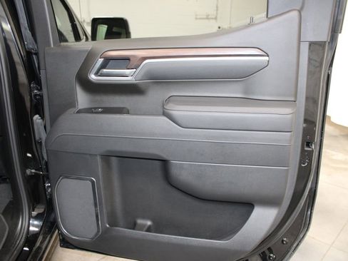 Used 2025 GMC Sierra 1500 SLT AWD/4WD image 43