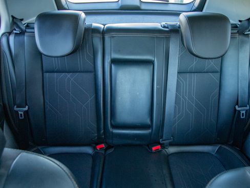 Used 2019 Chevrolet Trax LT w/ LT Convenience Package FWD image 24