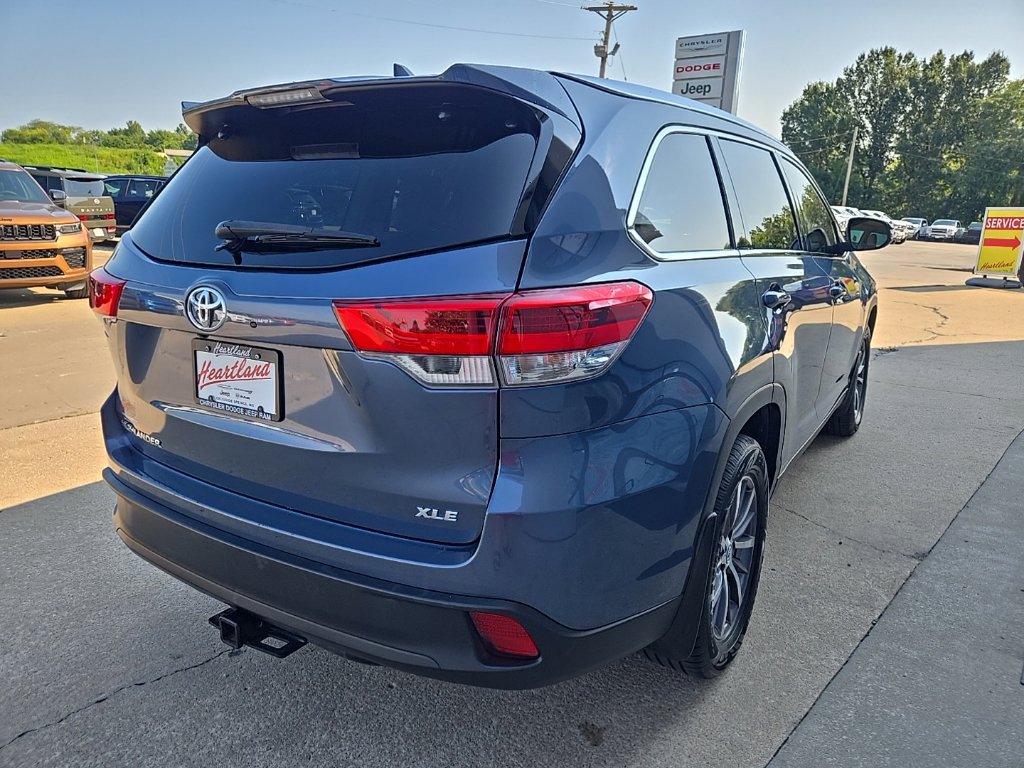 Used 2019 Toyota Highlander XLE FWD image 11