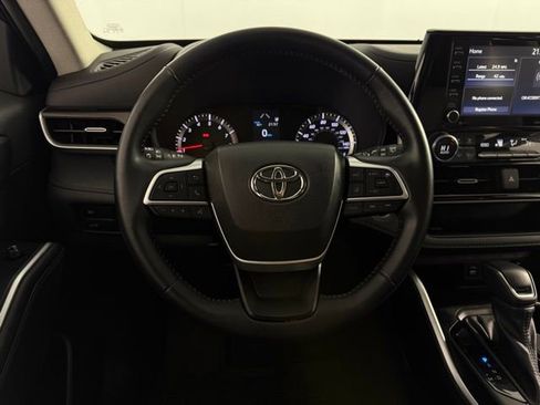 Used 2022 Toyota Highlander LE image 21