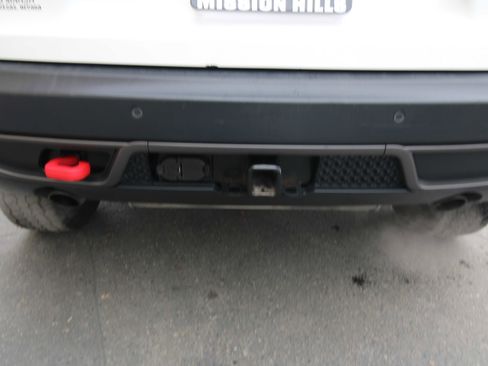 Used 2019 Jeep Cherokee Trailhawk image 10