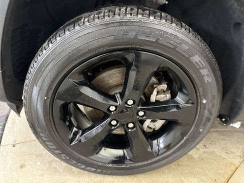 Used 2023 Jeep Grand Cherokee L Laredo image 29