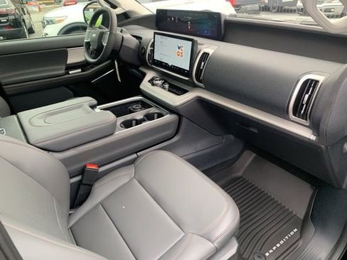 New 2025 Ford Expedition Active AWD/4WD image 26