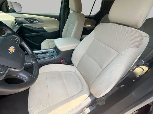 Used 2023 Chevrolet Traverse LT FWD image 18