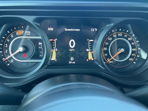 Used 2025 Jeep Wrangler Unlimited Rubicon w/ Convenience Group image 7