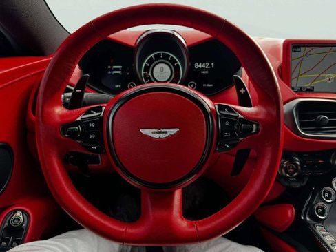 Used 2023 Aston Martin V8 Vantage Coupe image 31