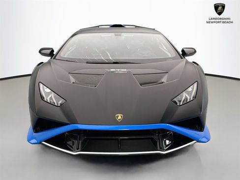 Used 2024 Lamborghini Huracan STO RWD image 2