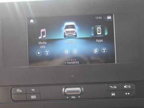 Used 2024 Mercedes-Benz Sprinter 2500 image 34