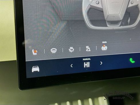 Used 2024 Tesla Cybertruck AWD Crew Cab image 27