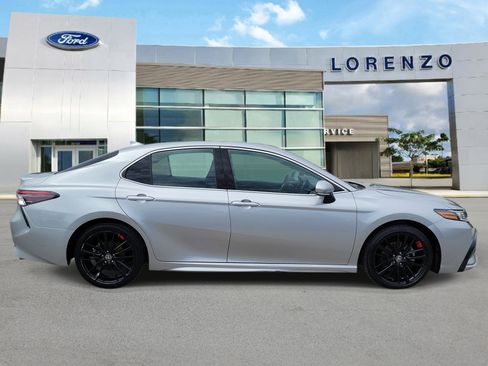 Used 2023 Toyota Camry XSE FWD image 4