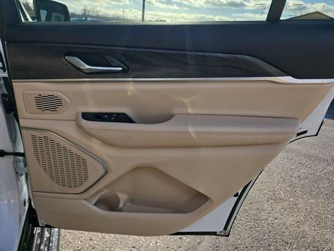 Used 2025 Jeep Grand Cherokee L Limited image 17